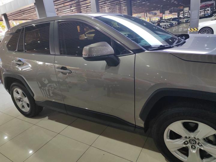 RAV4 2022 2.0L CVT RWD photo 4