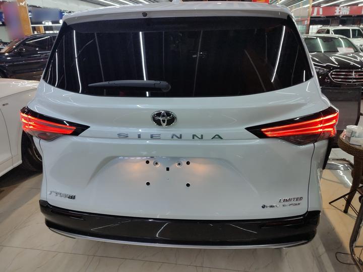 Sienna 2024 2.5L Hybrid AWD Premium photo 3