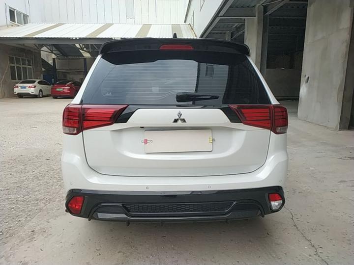 Outlander 2021 2.0L RWD 5-Seater photo 3