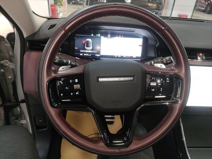 2024 Range Rover Evoque L SE photo 6