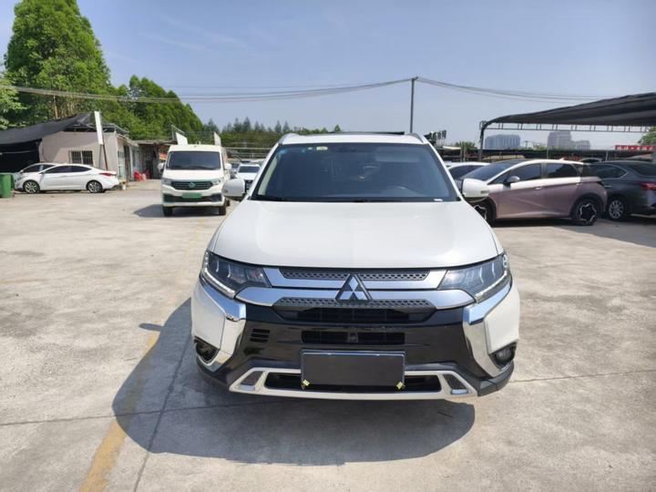 Outlander 2020 2.4L AWD Enjoy 5-Seater photo 2