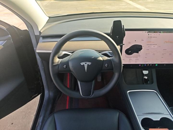 Model Y 2022 RWD photo 6