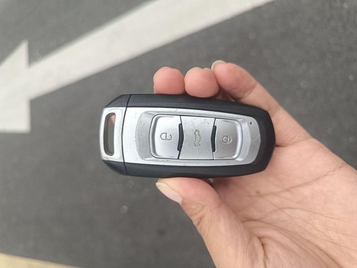 Emgrand 2014 Sedan 1.3T CVT Premium photo 8