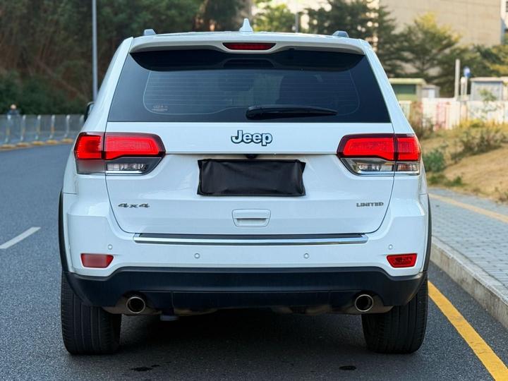 Grand Cherokee Imported 2020 3.0L Elite photo 4