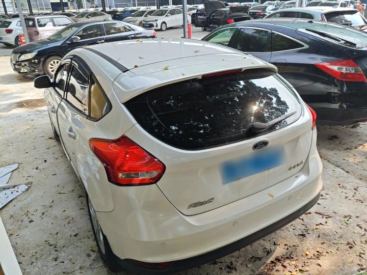 Focus 2015 Hatchback 1.6L AT Comfort photo 4
