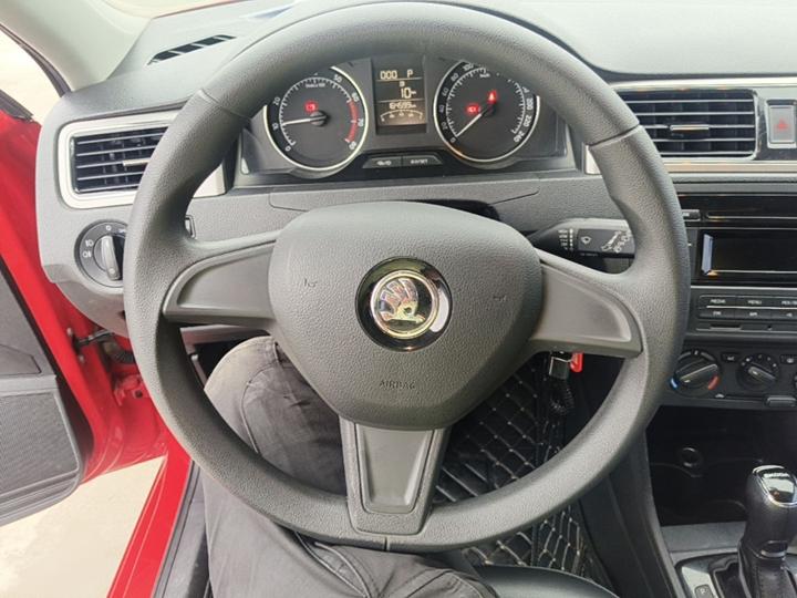 Rapid Spaceback 2014 1.6L AT Enjoy photo 6