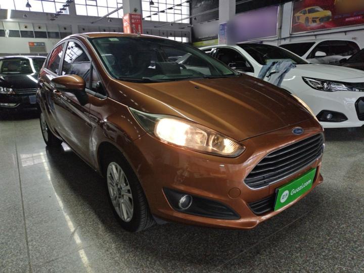 2013 Hatchback 1.5L AT Fashion photo 3