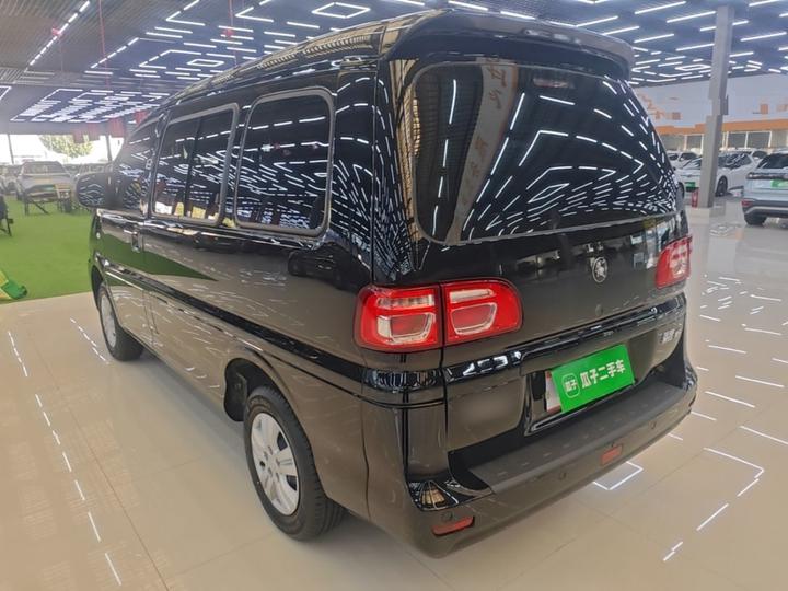 Lingzhi 2025 M5 1.6L Short Wheelbase 7-Seater photo 4
