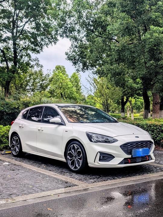 Focus 2021 Hatchback EcoBoost 180 AT ST Line photo 2