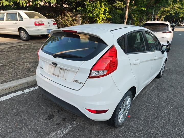 2013 Hatchback 1.5L AT photo 6