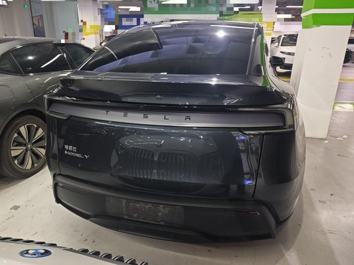 Model Y 2025 RWD photo 3