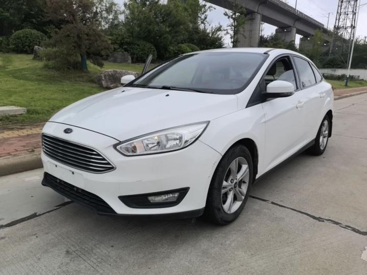 Focus 2015 Sedan 1.6L MT Comfort