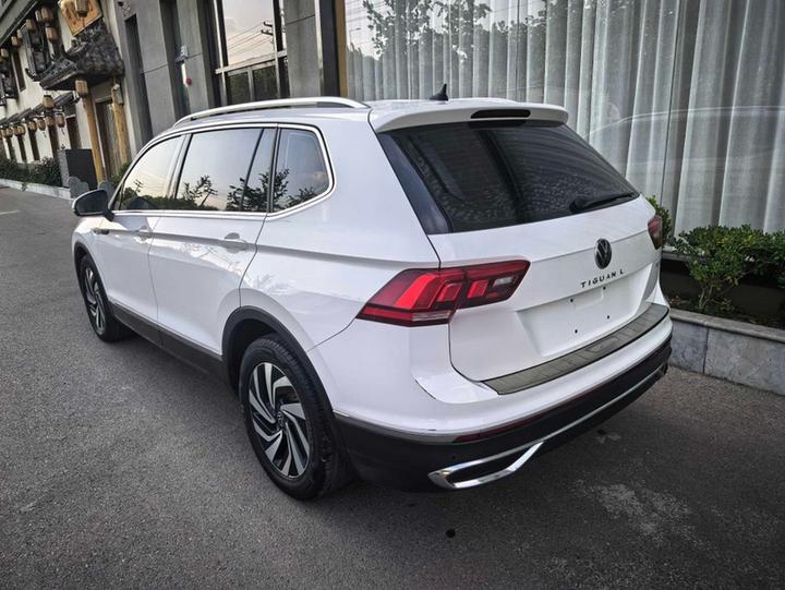 Tiguan L 2022 330TSI AT RWD Smart photo 4