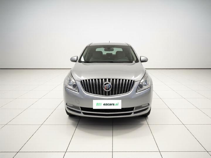GL8 2014 2.4L CT Luxury Business Comfort photo 2