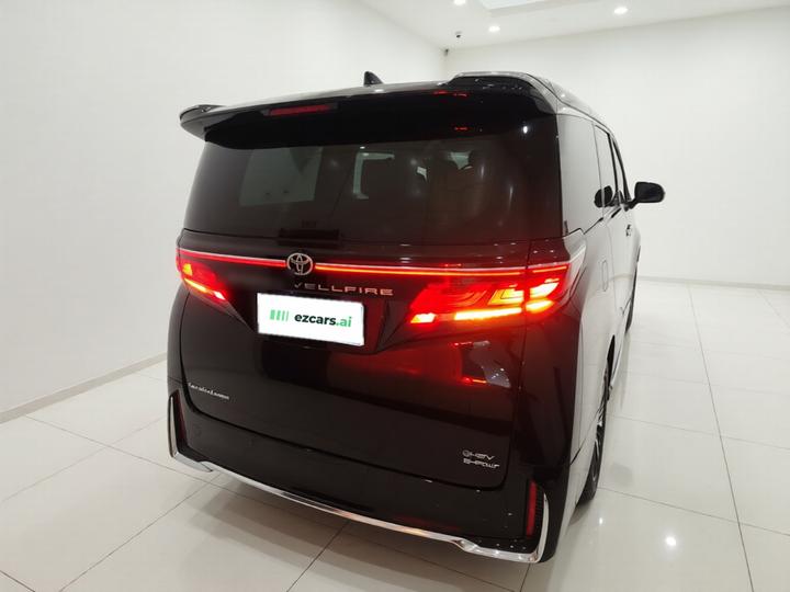 2024 Crown Hybrid 2.5L Supreme Executive photo 3