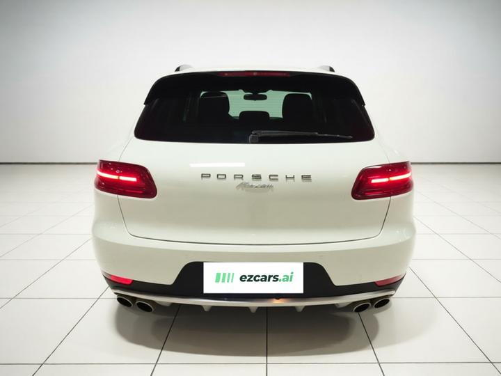 2017 Macan 2.0T photo 3