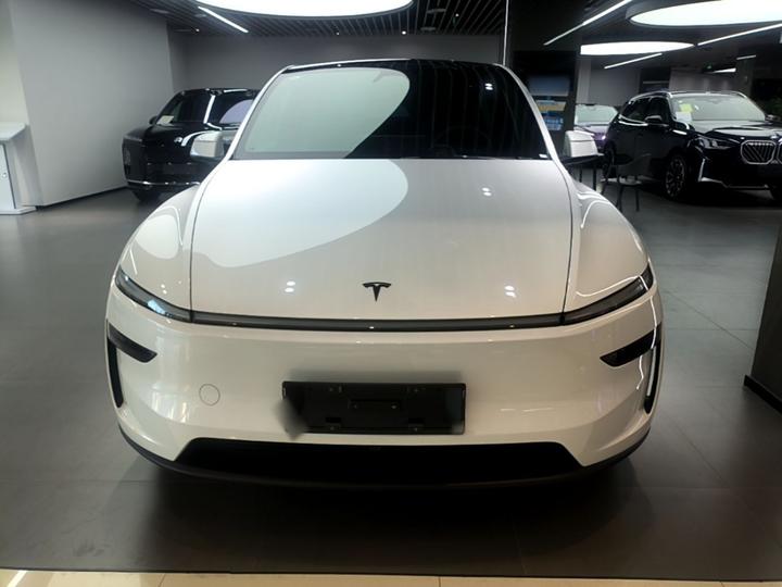 Model Y 2026 RWD photo 2