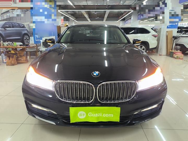 7 Series 2016 730Li Leading photo 2