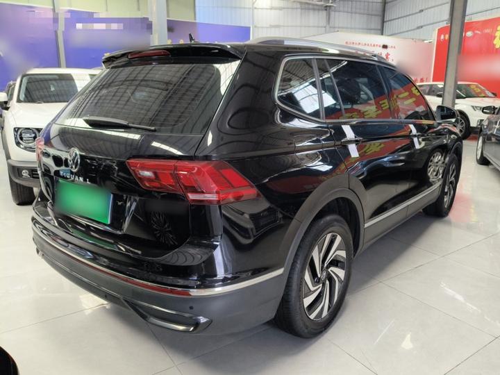 Tiguan L 2024 300TSI AT RWD photo 4