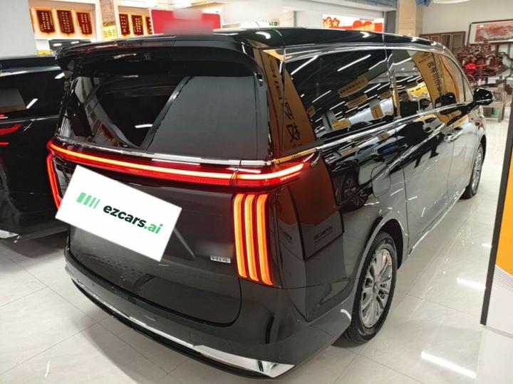 2025 AWD 8 photo 4