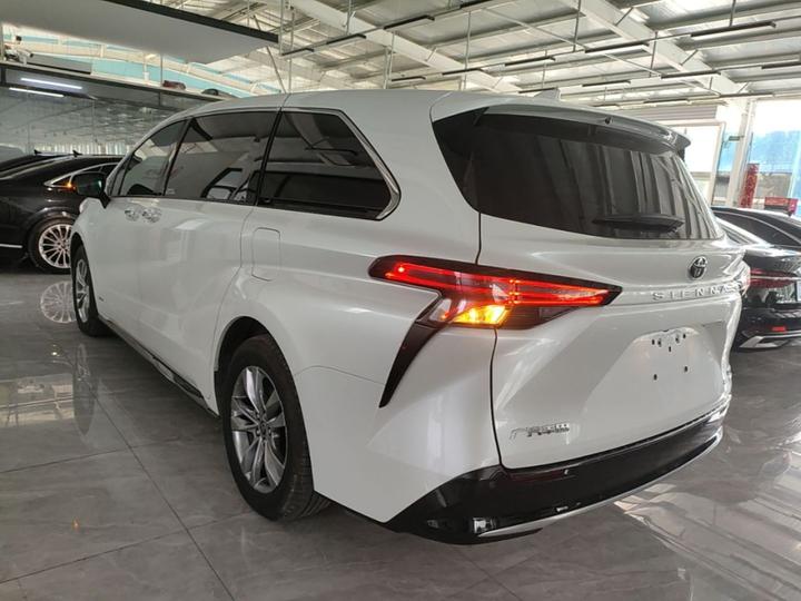 Sienna 2024 2.5L Hybrid AWD Premium photo 4