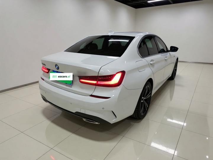 3 Series 2022 325i M Sport Package photo 6