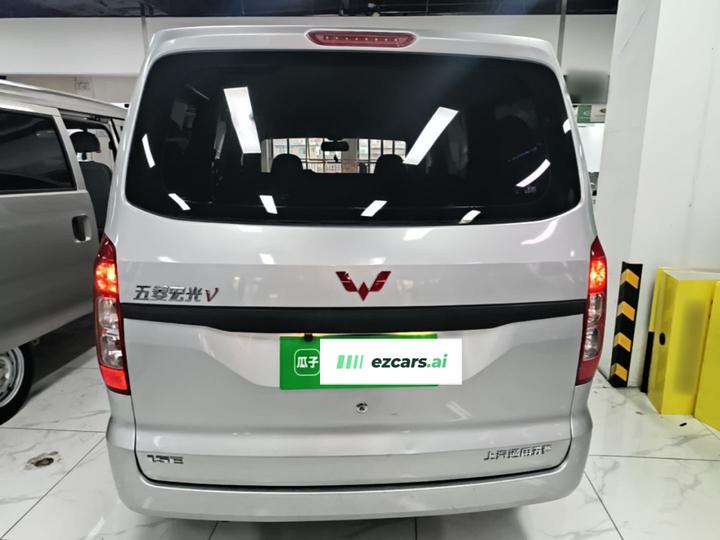 Wuling Hongguang V 2021 1.5L LAR photo 3