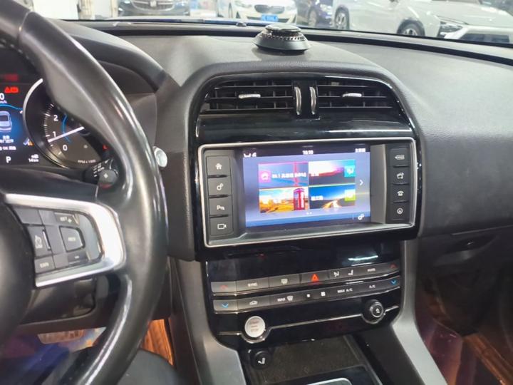 F-PACE 2018 2.0T AWD Exclusive photo 8