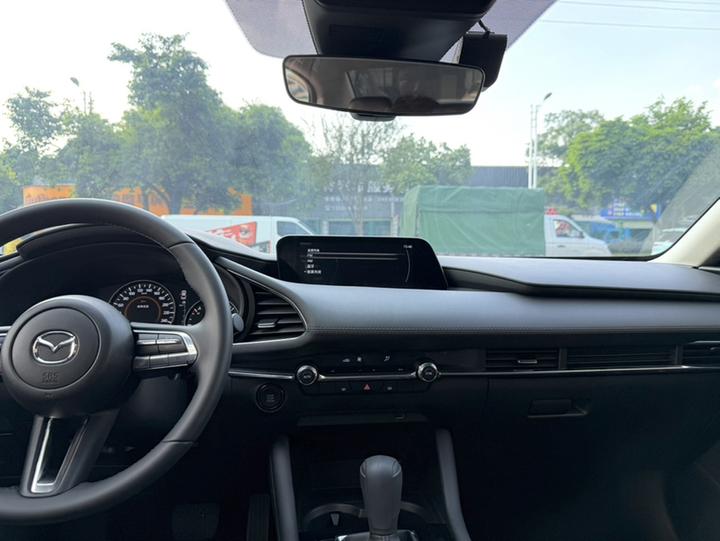 3 Axela 2023 2.0L AT photo 5