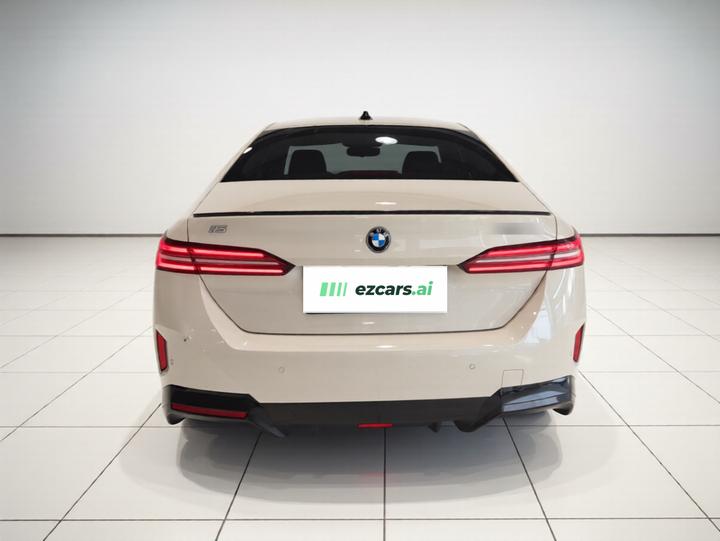 i5 2024 eDrive 35L Exclusive M Sport Package photo 5