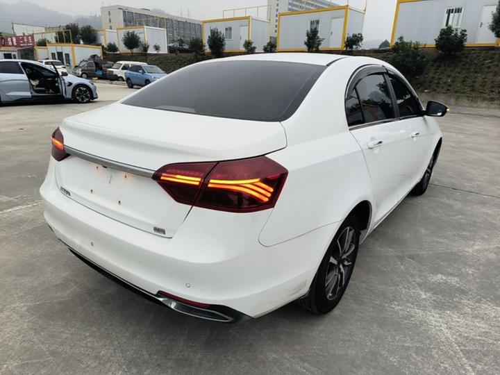 Emgrand 2020 1.5L MT photo 6