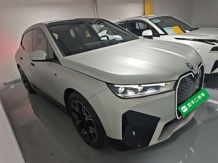 iX 2022 xDrive40 photo 3