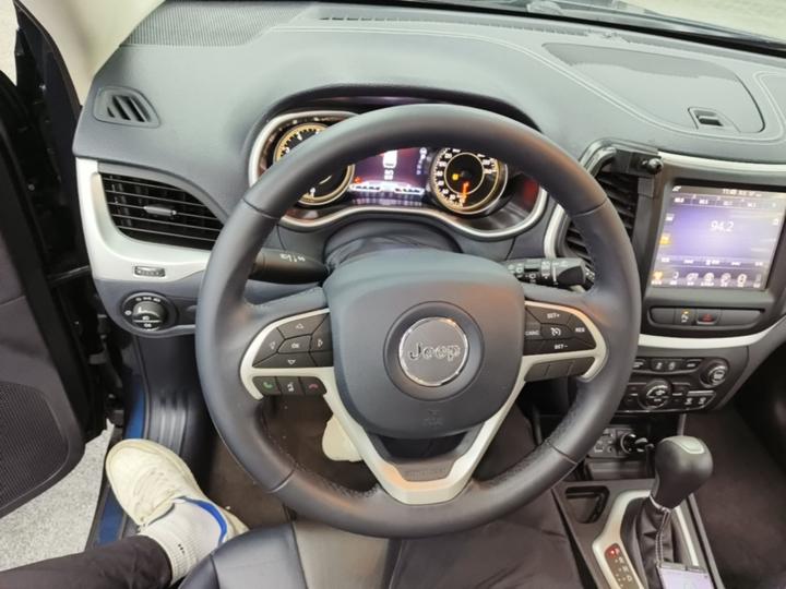 Cherokee 2020 2.0L RWD Classic Sport photo 6