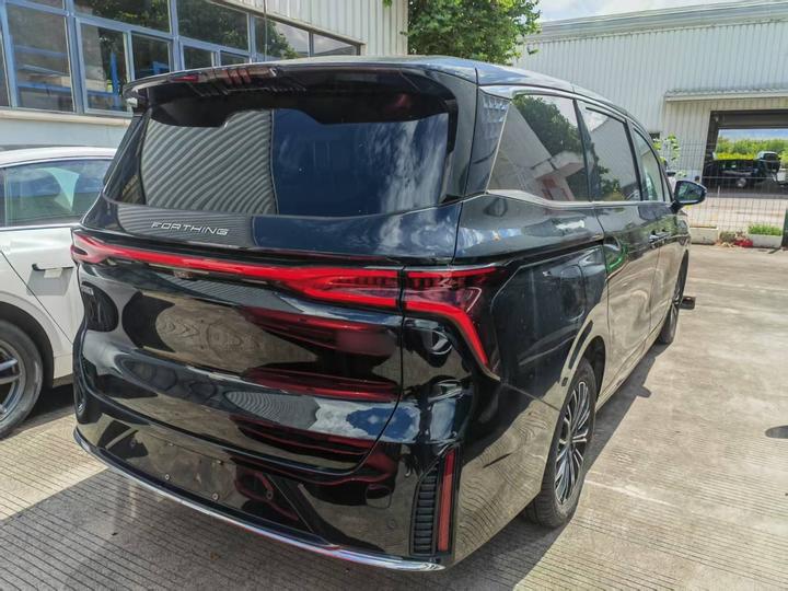 V9 2024 1.5TD 200km Premium photo 2