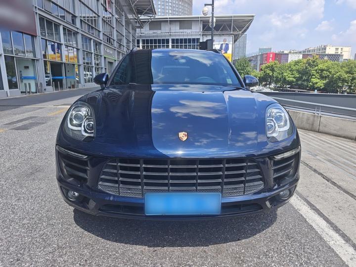 2017 Macan 2.0T photo 2