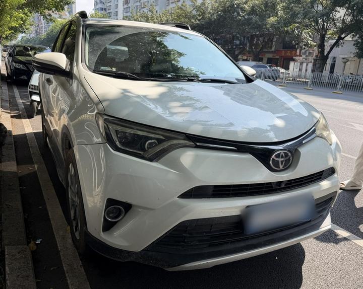 RAV4 2016 2.5L AT AWD Premium photo 3
