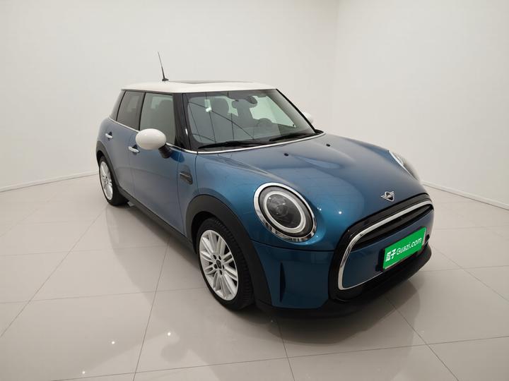2022 1.5T COOPER Classic 5-Door photo 3
