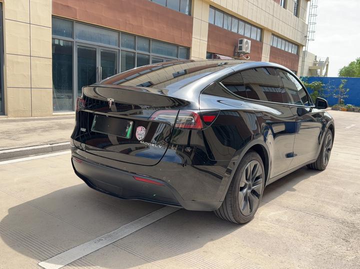 Model Y 2023 RWD photo 4