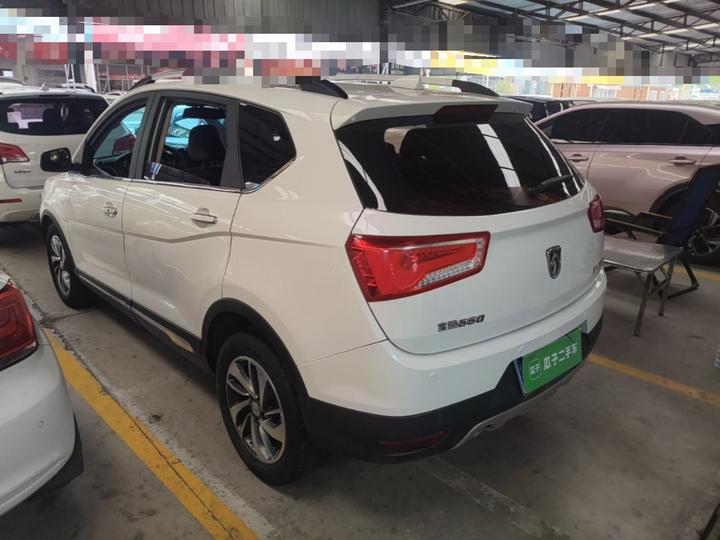 560 2015 1.8L MT Luxury photo 4