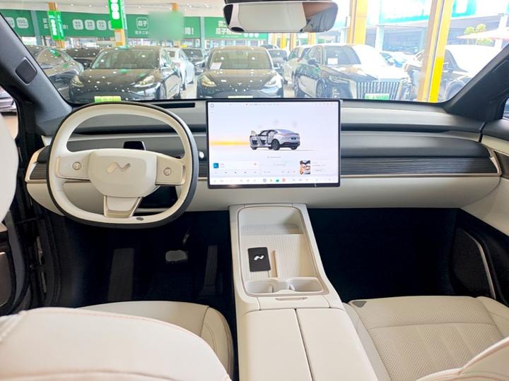 L60 2024 60kWh RWD photo 5
