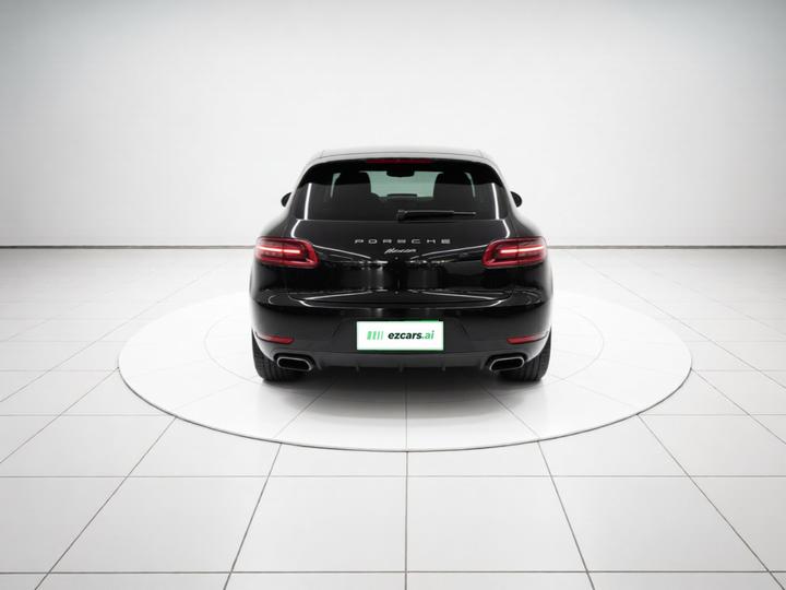 2017 Macan 2.0T photo 3