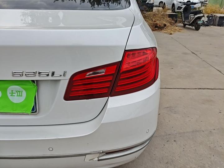 5 Series 2017 525Li Leading photo 7