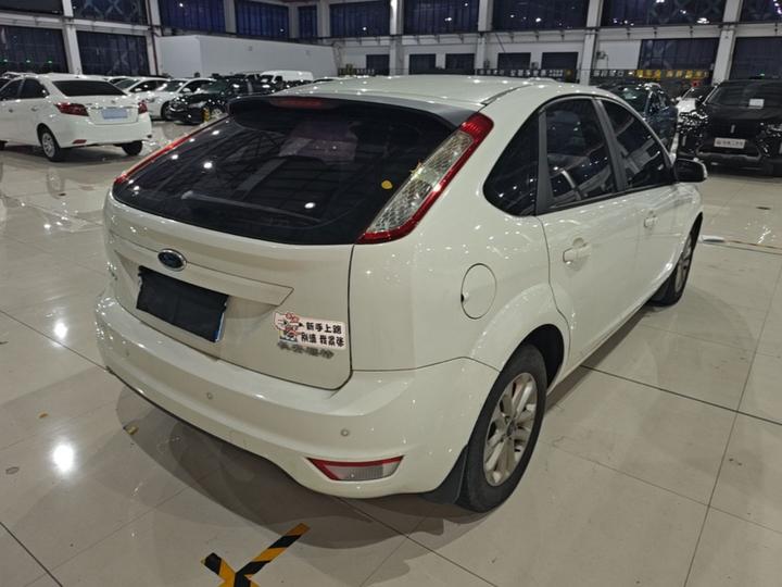 Focus 2013 Hatchback Classic 1.8L AT photo 4