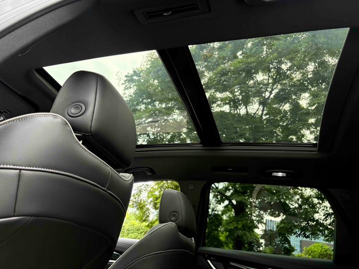 2022 652T AWD Exclusive Flagship 6-Seater photo 8