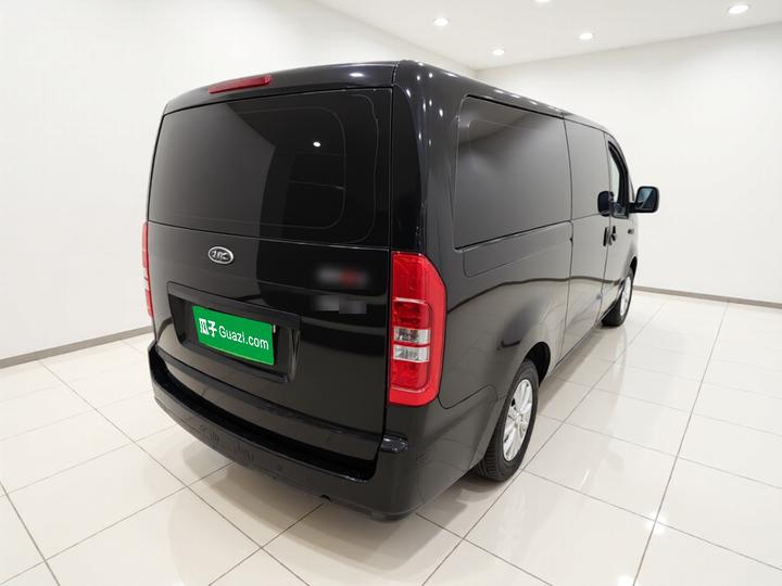 Refine M3 2019 PLUS 1.8L Luxury photo 6