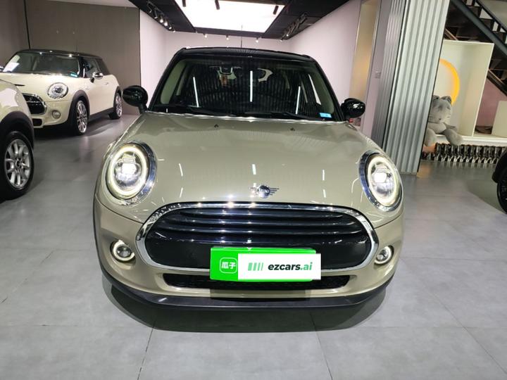 2020 1.5T COOPER Classic 5-Door photo 2