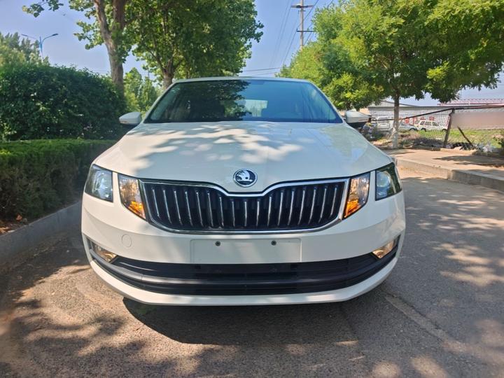 Octavia 2019 1.5L AT Comfort photo 2