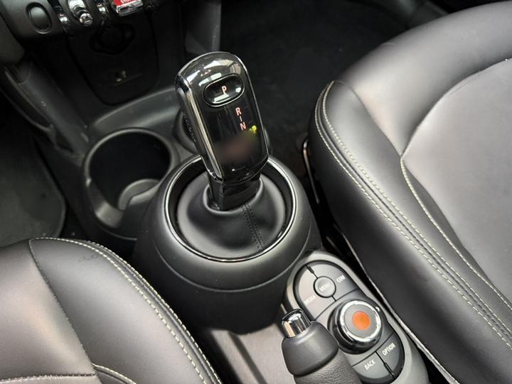 2021 1.5T ONE 5-Door photo 5