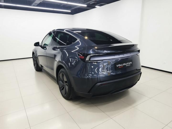 Model Y 2025 RWD photo 4