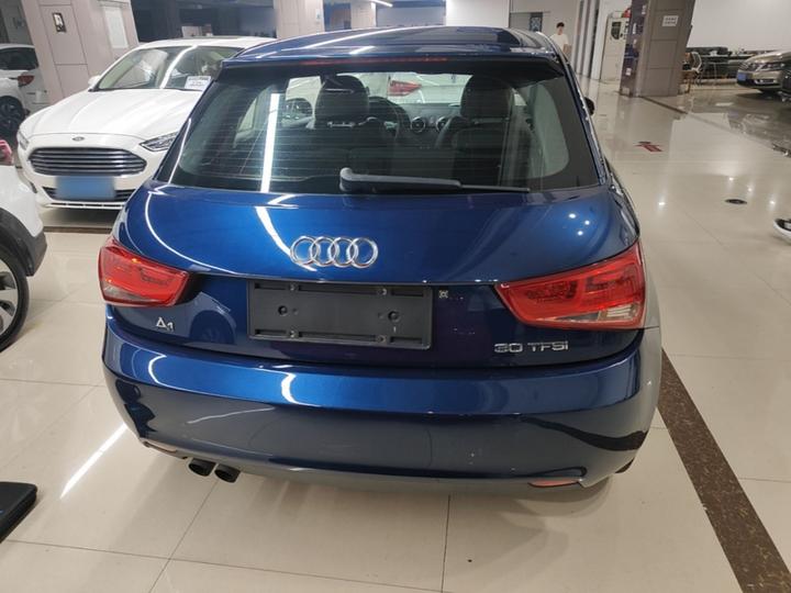A1 2014 30 TFSI Tech photo 3